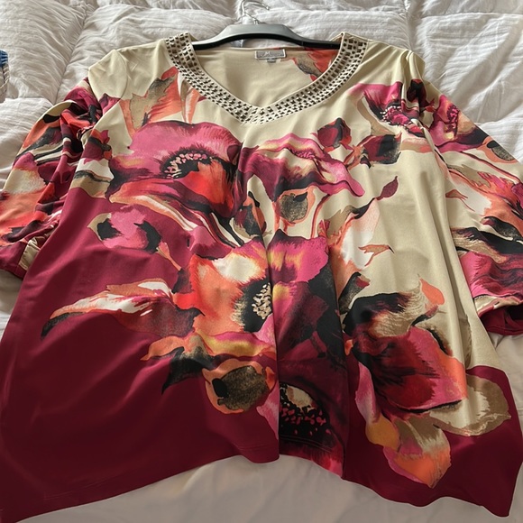 JM Collection Floral and Flirty Top - Picture 8 of 8